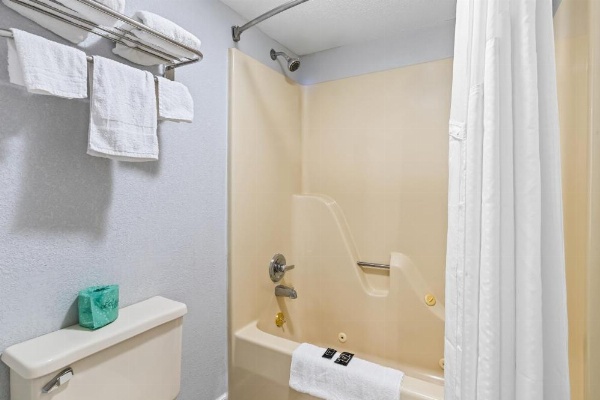 Americas Best Value Inn - Athens image 14