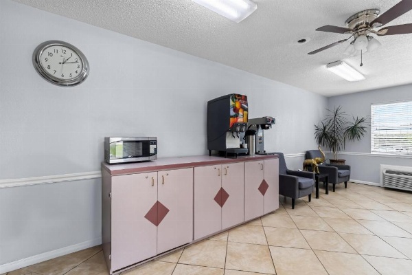 Americas Best Value Inn - Athens image 17