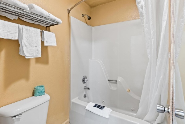 Americas Best Value Inn - Athens image 6